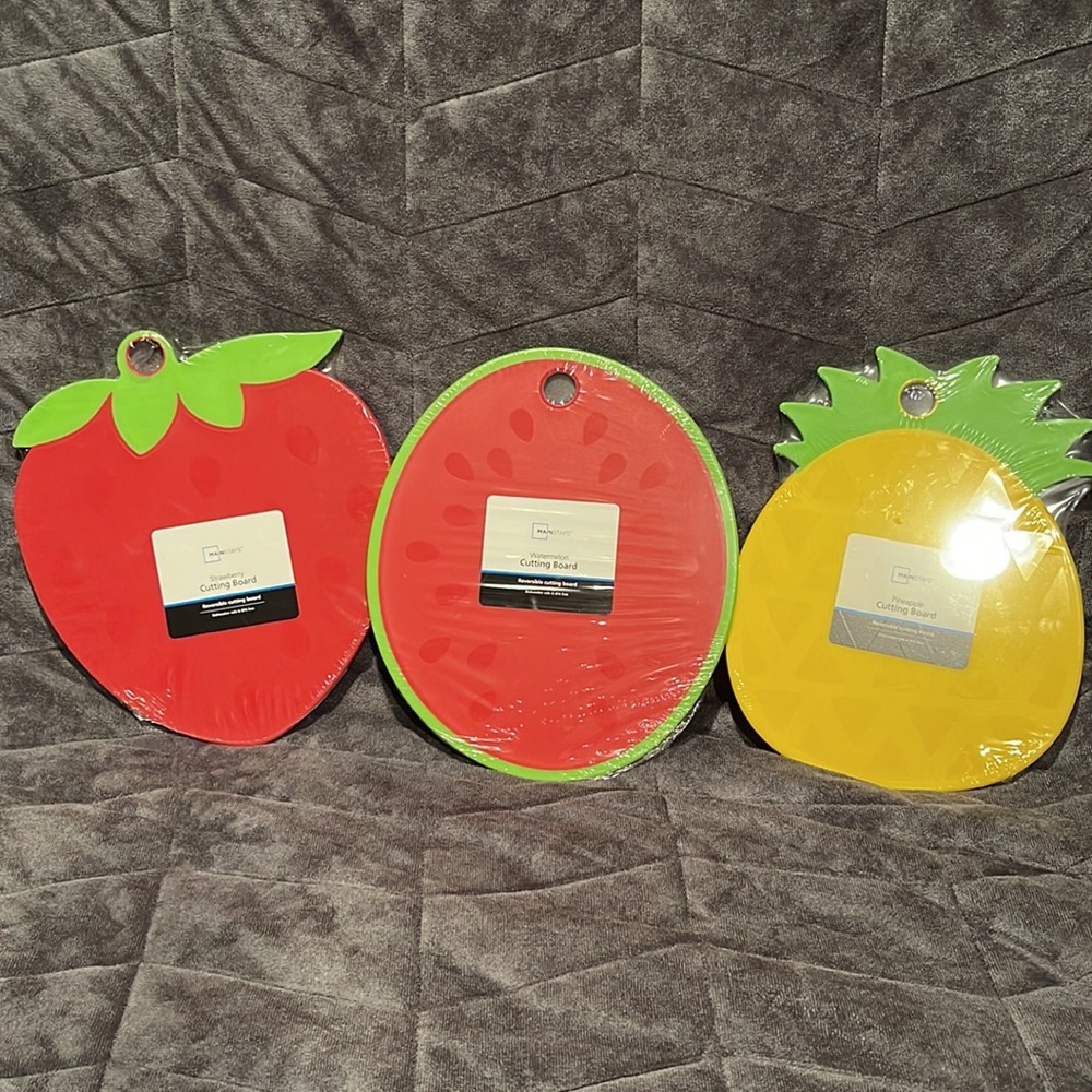 1 Strawberry , 3 watermelon, 1 pineapple cutting board - Picture 5 of 8